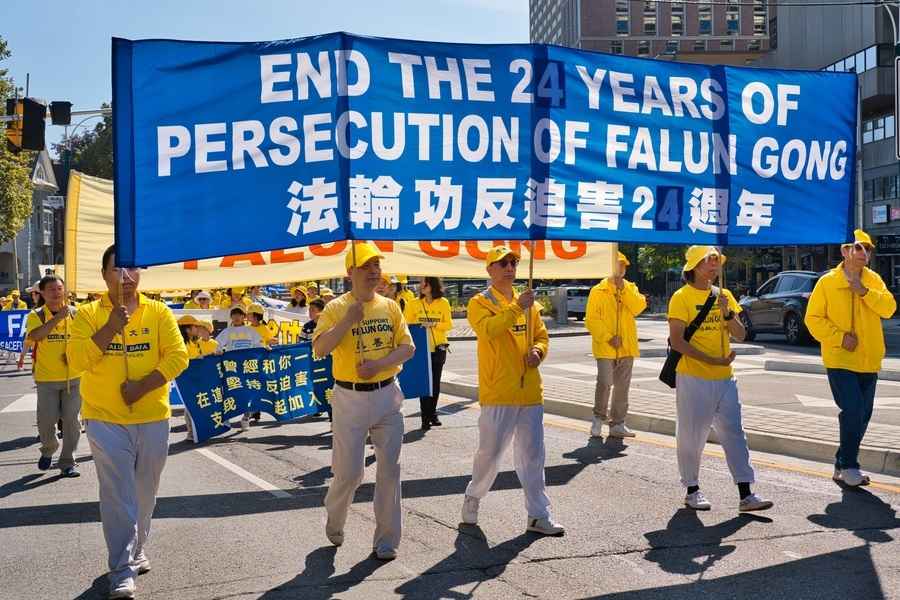 多倫多數百法輪功學員舉行反迫害大遊行