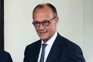 德國總理：預計伊朗現政權將很快終結