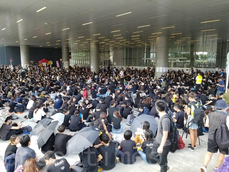 影片動畫：不回應訴求 香港人「不撤不散」