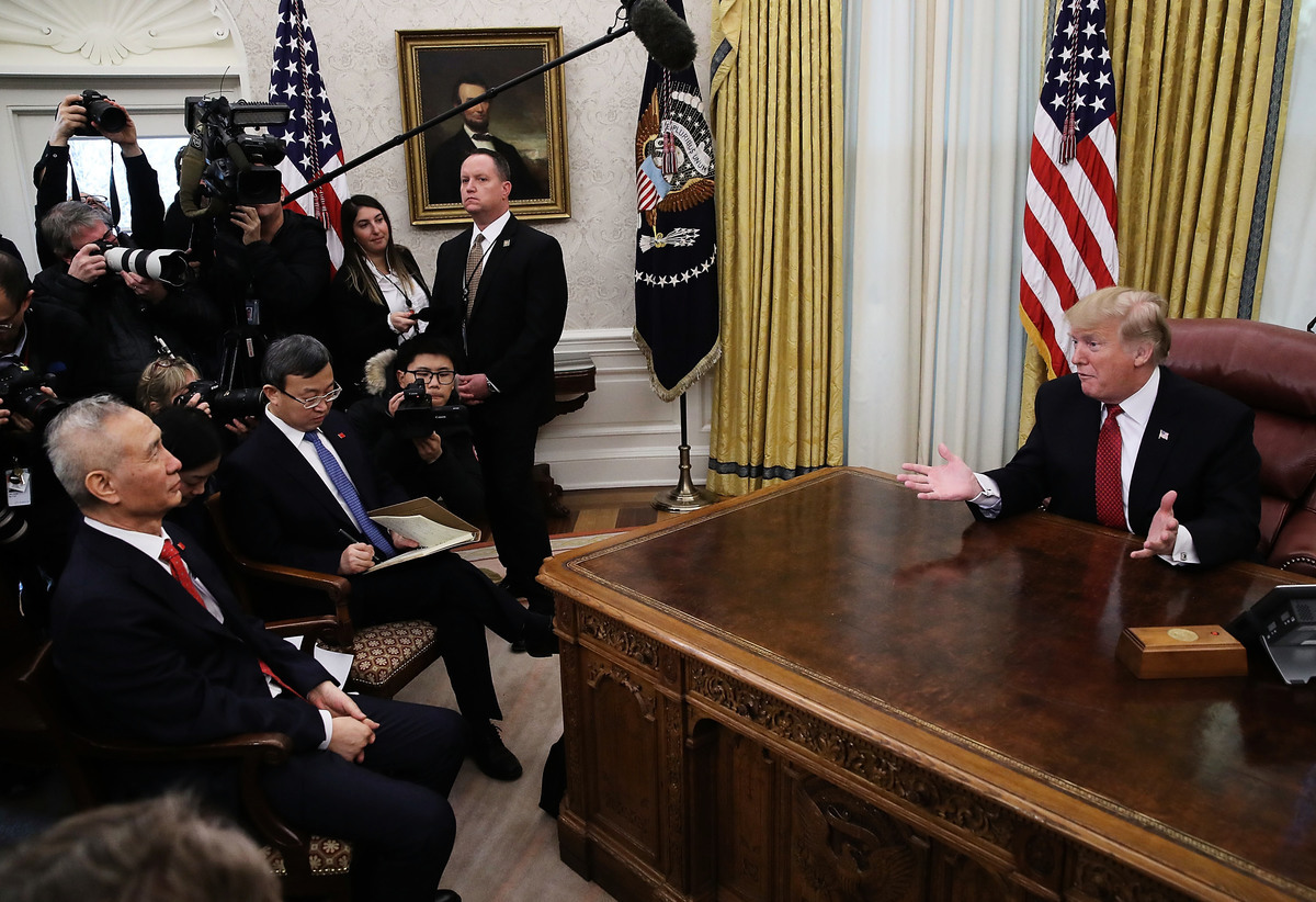 周四（1月31日），特朗普總統在白宮橢圓形辦公室接見中共副總理劉鶴等一行人時表示，他不排除與中國國家主席習近平會面，但是在兩人會晤時，應該要有「可以討論的具體事項」。（Mark Wilson/Getty Images）