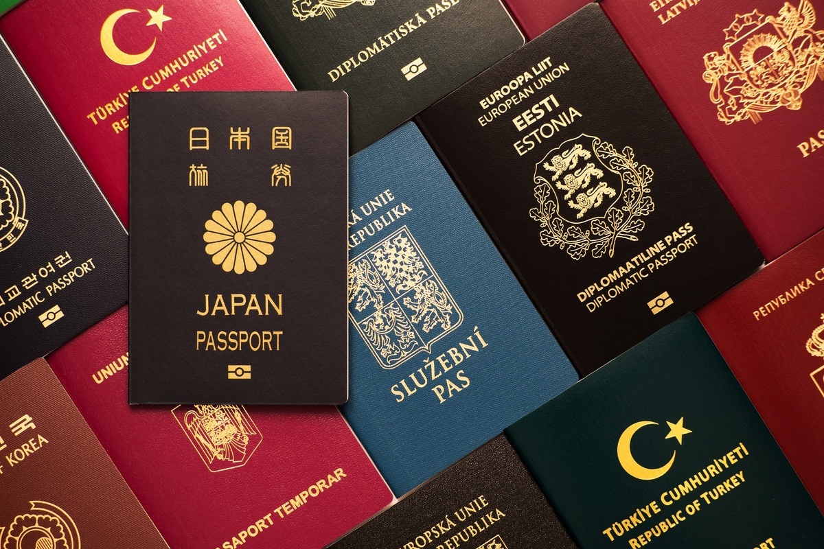 2021年10月5日，全球居留權和公民身份顧問公司亨氏（Henley & Partners）公布2021年第4季全球護照指數，日本護照再次位居首位；美國排名第7；台灣護照排名34；中國大陸護照排名第72。（ShutterStock）
