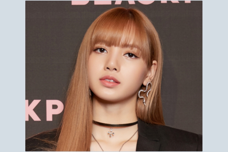 Lisa迎29歲生日 與好友舉辦海灘慶生派對