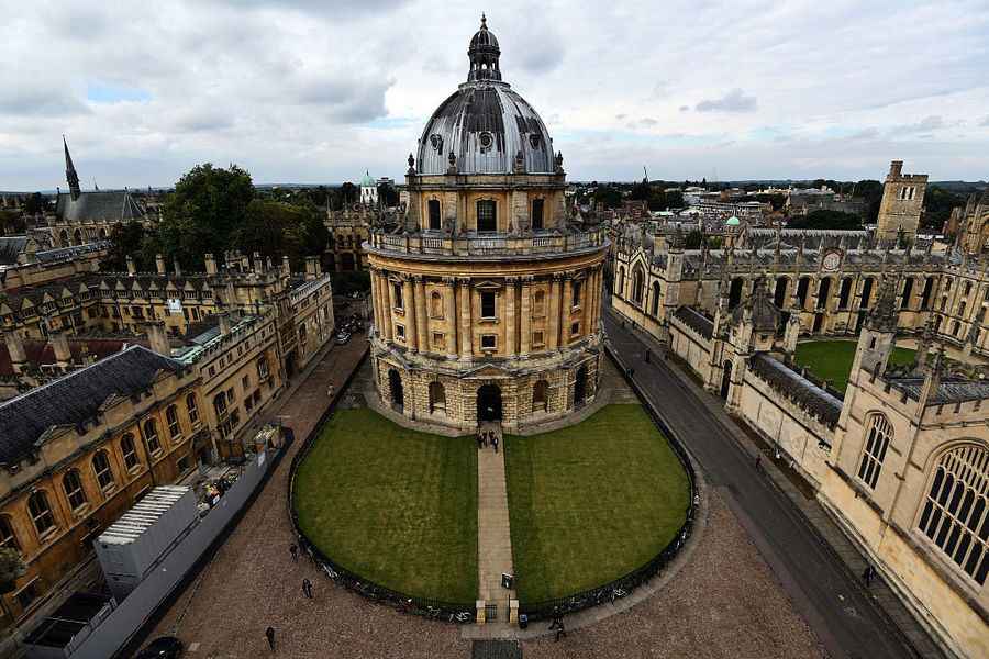 英國優秀大學指南 : 牛津重回排名榜首（附2023年十大英國大學排名)