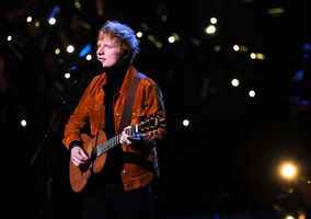 Ed Sheeran製紀錄片 走出憂鬱 戒掉毒癮與酗酒 