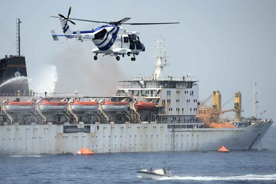 【圖輯】印度海岸警衛隊進行海上搜救演習