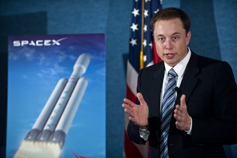 2016年4月5日，SpaceX公司的CEO馬斯克在華盛頓特區新聞俱樂部推出重型獵鷹火箭。（Nicholas Kamm/AFP）