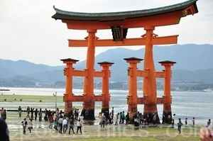 日本明年10月起向訪嚴島神社遊客徵訪問稅