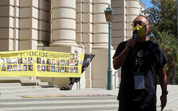 洛杉磯香港論壇成員林先生於6月12日於在帕薩迪納（Pasadena）市政府前參與聲援香港活動。（徐綉惠／大紀元）