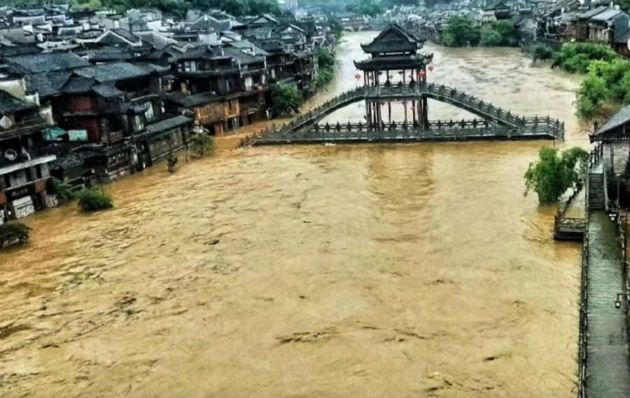 湖南湘西降特大暴雨 鳳凰古城多處被淹