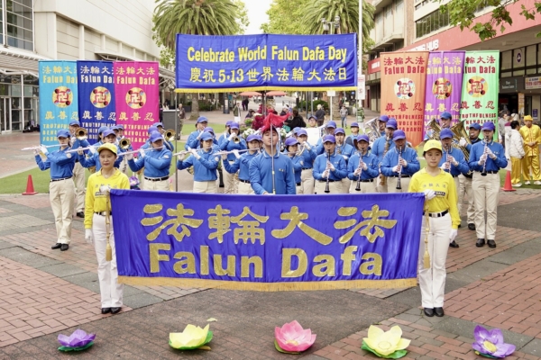 墨爾本慶世界法輪大法日 民眾讚「真善忍」