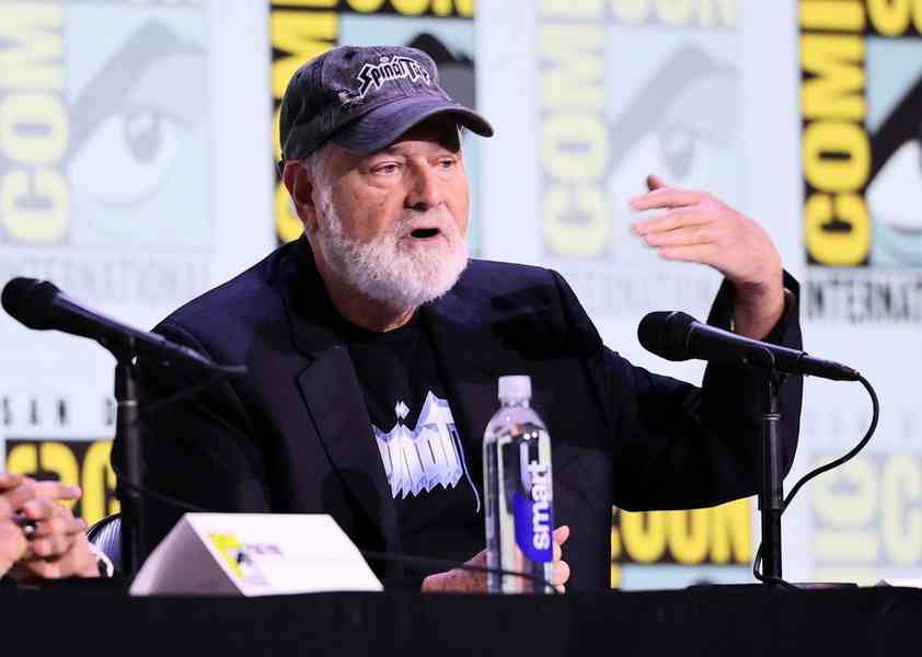 《90男歡女愛》導演洛連納宅邸內發現兩人死亡