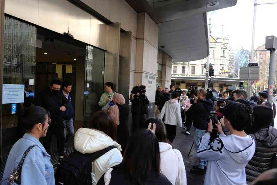 律師披露楊蘭蘭部份經歷：14歲被送澳洲讀書