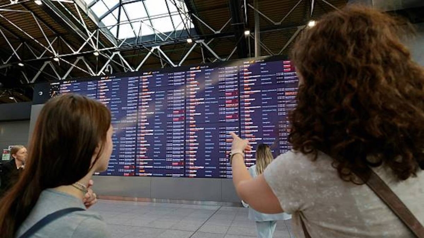 俄航空公司遭親烏黑客網絡攻擊 航班大亂