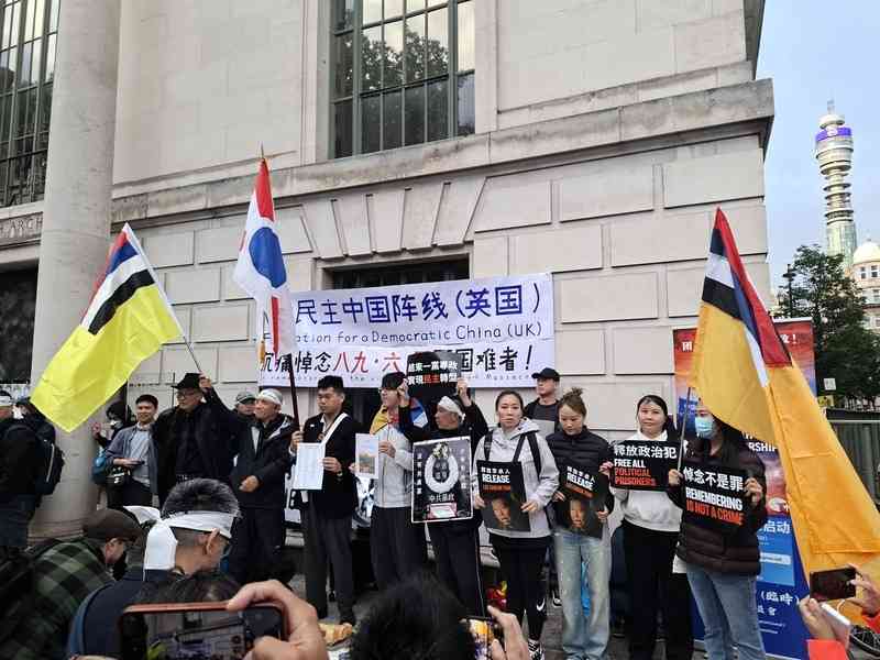 六四37周年｜英國民眾集會悼念：中共仍害怕一支蠟燭