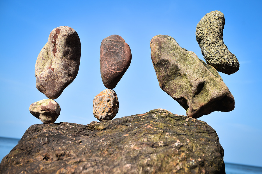 歐洲疊石頭大賽 奇形怪石平衡堆疊