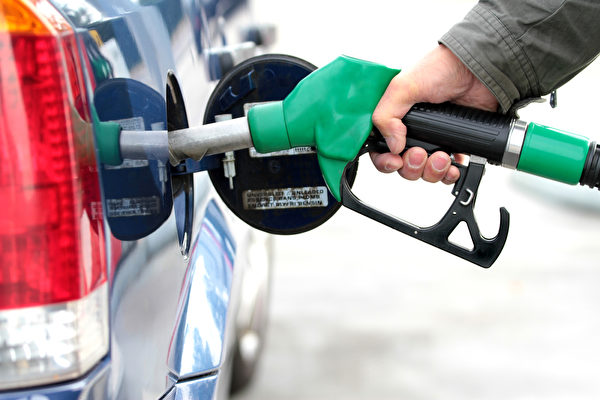美國油價跌破每加侖4美元 五個月以來首次