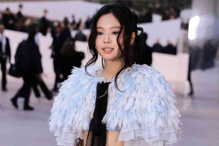 Jennie大阪演出頻出事 向觀眾道別時致歉落淚