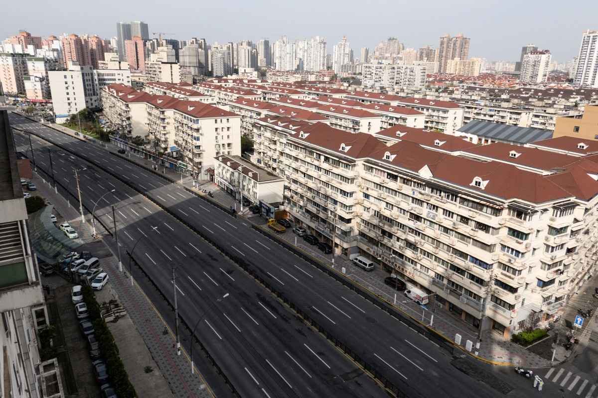 4月1日，上海封城期間楊浦區空蕩的街道。（STR/AFP via Getty Images）