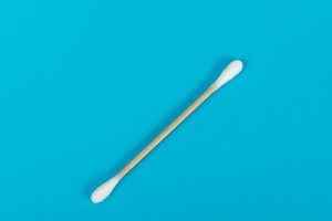 廁所反鎖7小時 英學者用棉花棒眼線筆脫困