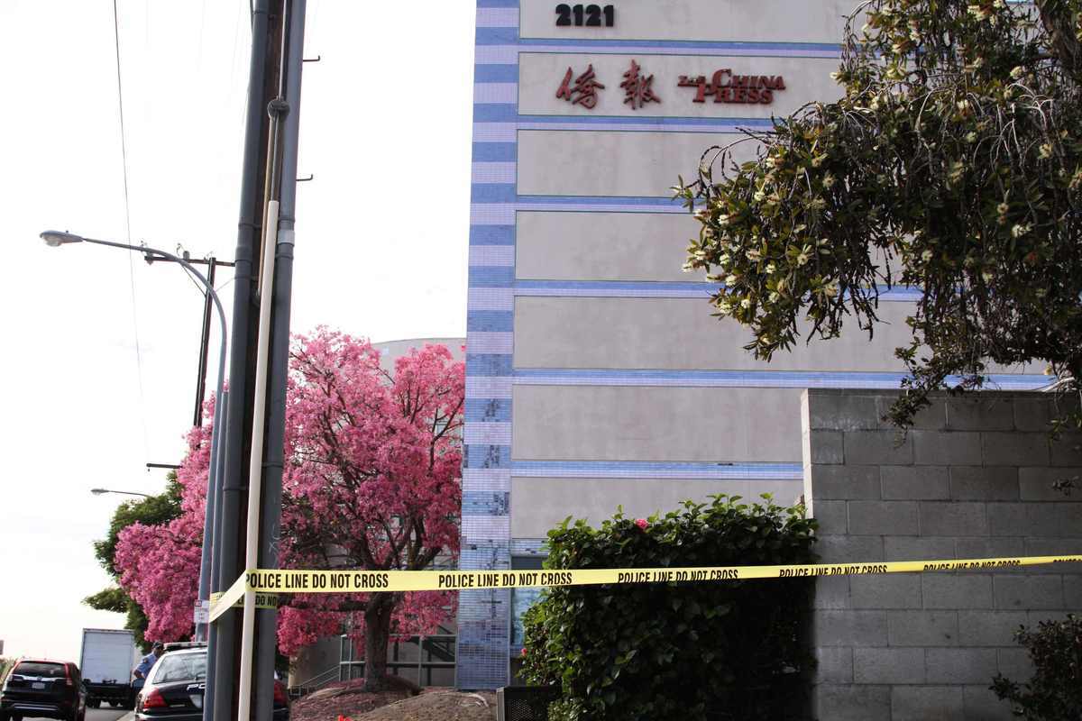 11月16日早上，位於阿罕布拉的華文媒體《僑報》大樓內發生槍擊，傳是該報董事長謝一寧被下屬槍殺。（姜琳達/大紀元）