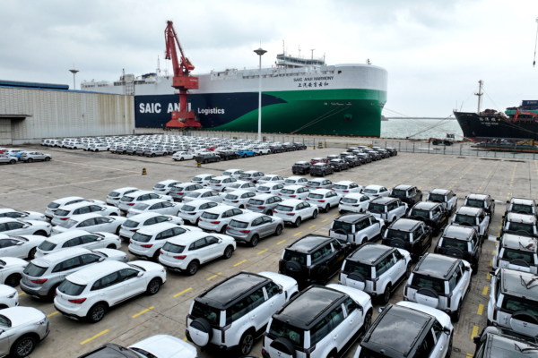 調查報告：中共將過剩燃油車傾銷到全球市場