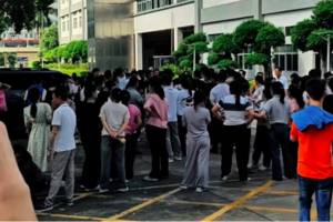 抗議搬廠不賠償 深圳信濠光電數百人罷工