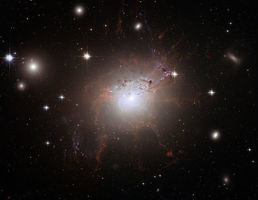 數千年輕球狀星團驚現英仙座星系團