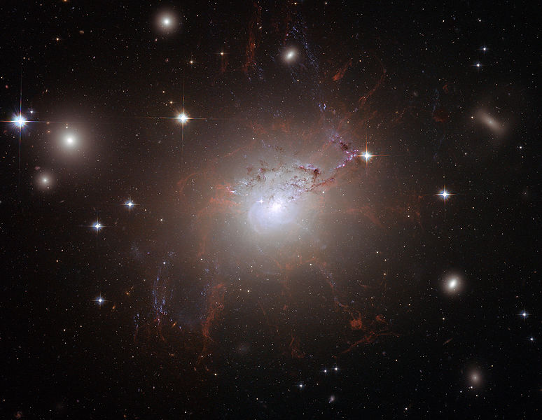 數千年輕球狀星團驚現英仙座星系團