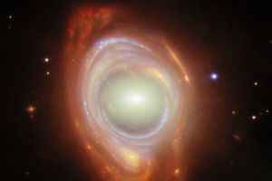 韋伯望遠鏡拍到罕見愛因斯坦環 如奇怪星系