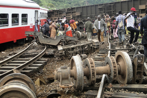 喀麥隆火車出軌 至少55死575傷