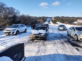暴雪襲擊 德州熱心男救助500名受困司機