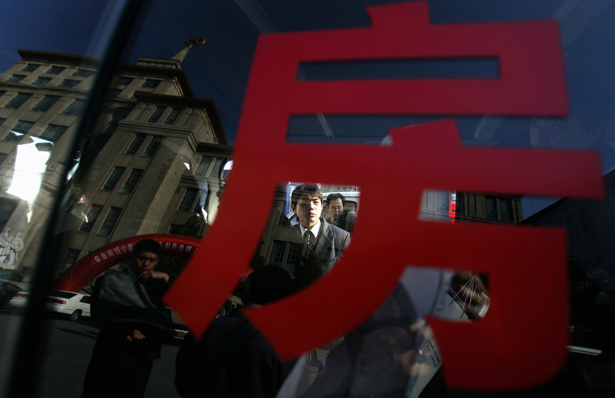 中國國內媒體11月9日報道稱，中國銀行間市場交易商協會舉行房地產企業代表座談會，部份房企近期擬在銀行間市場發債。圖為中國的房地產市場火爆時的示意圖。（Cancan Chu/Getty Images）