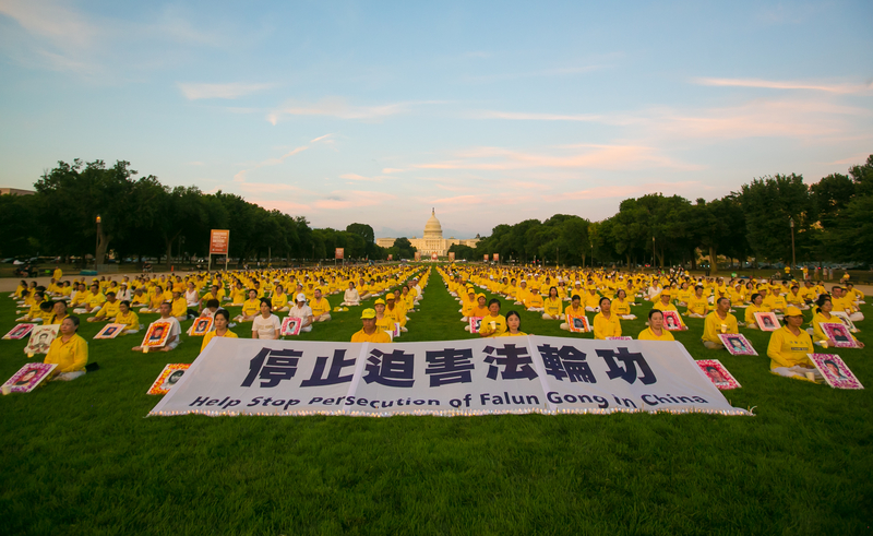 反迫害25周年 法輪功國會山燭光夜悼