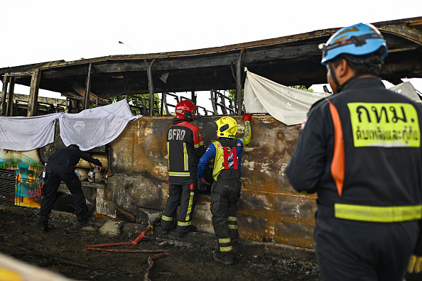 泰國校車起火 至少23人死亡