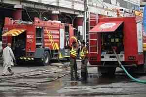 巴基斯坦購物中心起火 至少10死22傷