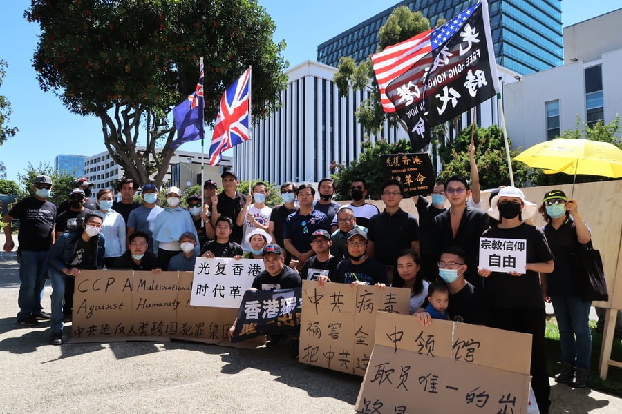 揭中共百年暴行 洛杉磯華人七一在中共領館前抗議