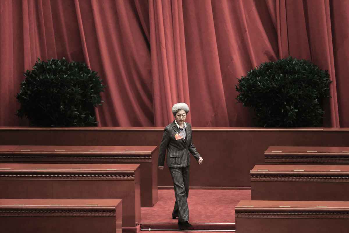 2013年3月14日，傅瑩在中共人大會場上。當年她卸任中共副外長、轉入人大常委會任職。（Feng Li/Getty Images）