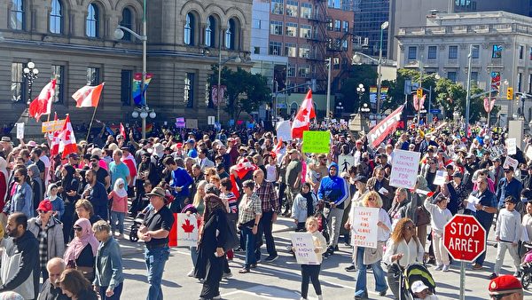 加拿大首都渥太華的抗議人群。（大紀元記者站）