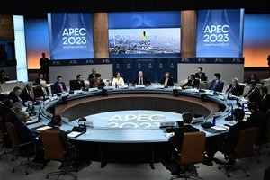 楊威：APEC峰會場邊才是最大看點