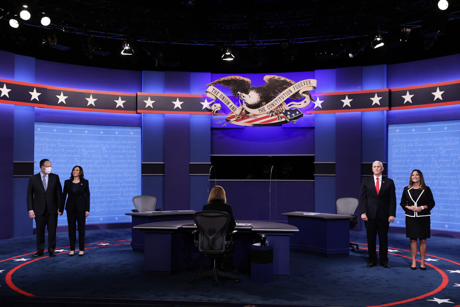 副總統辯論最後一問題 彭斯回答贏全場掌聲