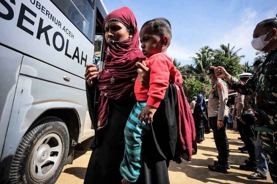緬甸難民船抵印尼 約100名羅興亞人獲救
