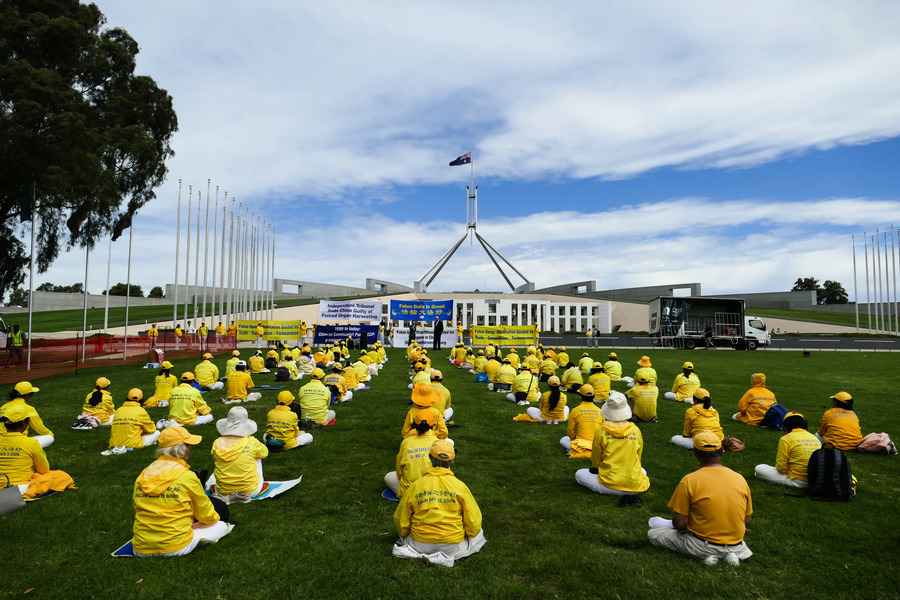 王毅訪澳洲 法輪功學員抗議中共迫害