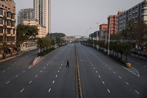 新冠肺炎爆發後，大陸很多空蕩蕩的大街令人恐懼。 （STR/AFP via Getty Images）