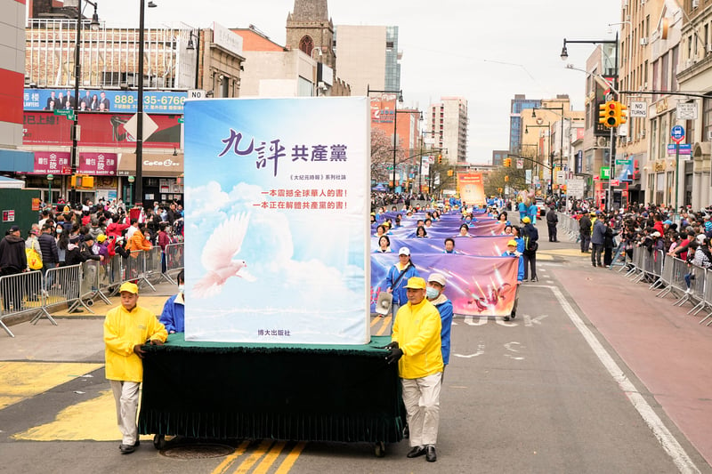 中共治下危機四伏 中國人踴躍三退保平安