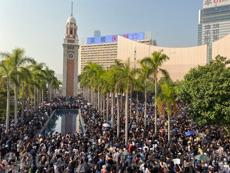2019年12月1日，香港民眾「不忘初心遊行集會」從尖沙咀鐘樓起步。（文瀚林／大紀元）