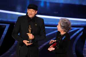 奧斯卡揭曉 聽障演員Troy Kotsur獲最佳男配角獎