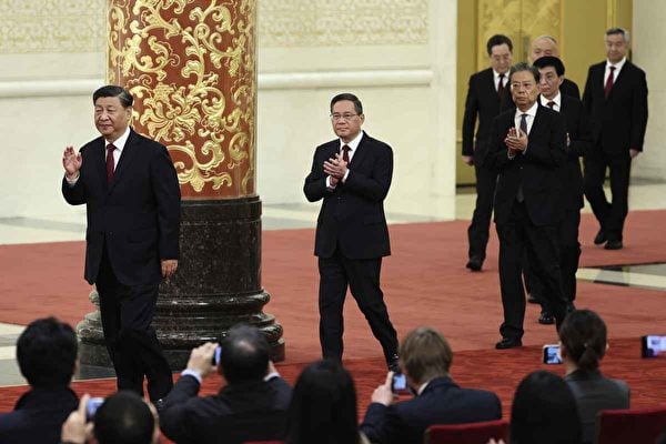 2022年10月23日，習近平率新任二十屆中共政治局常委出席記者會。（Lintao Zhang/Getty Images）