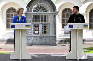 慶祝歐戰勝利日 馮德萊恩訪問烏克蘭（多圖）