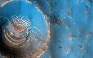火星隕石坑內現「神秘形狀」 科學家困惑不解