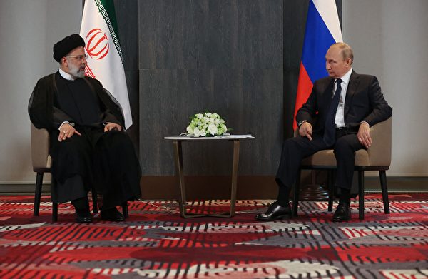 2022年9月15日，俄羅斯總統普京和伊朗總統萊希在烏茲別克的上合組織峰會期間會面。習近平也與兩人分別會面。（Alexandr Demyanchuk/SPUTNIK/AFP via Getty Images）